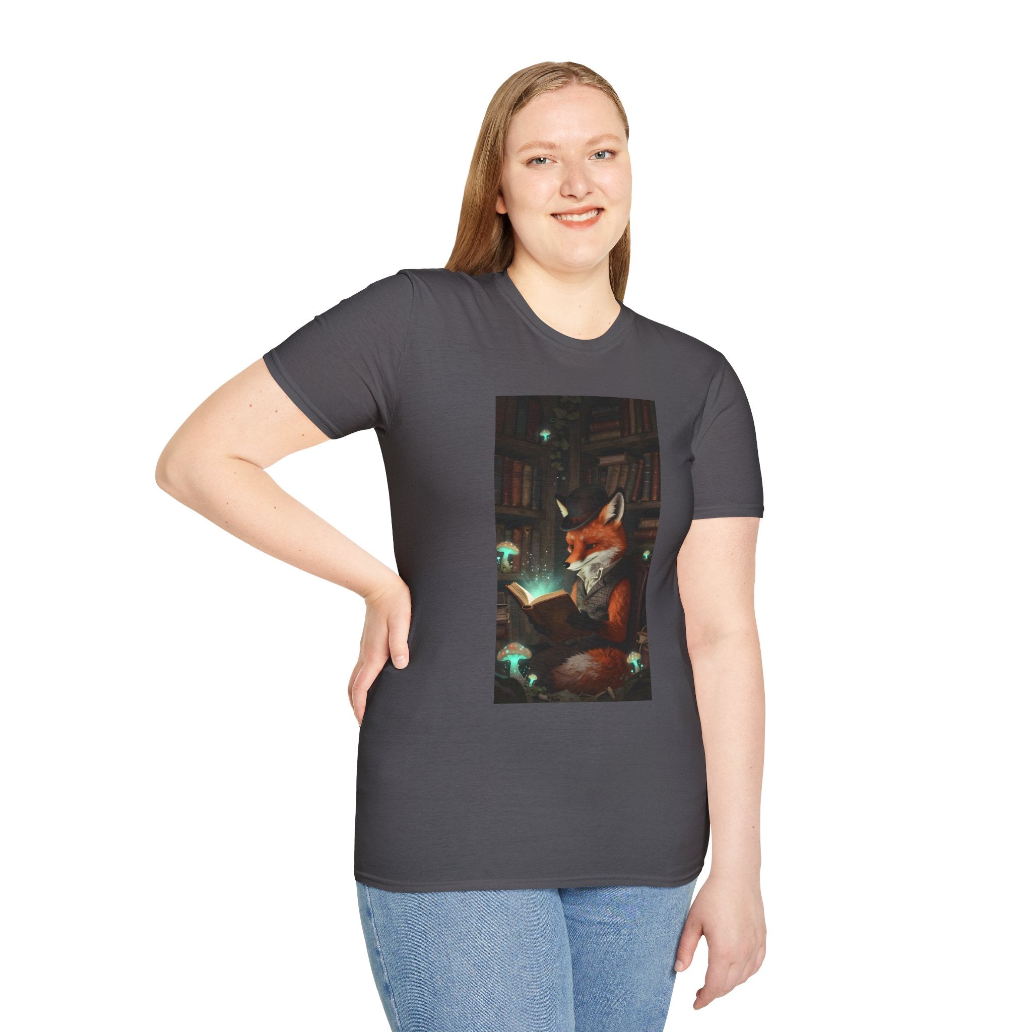 Fox Reading Book – T-Shirt