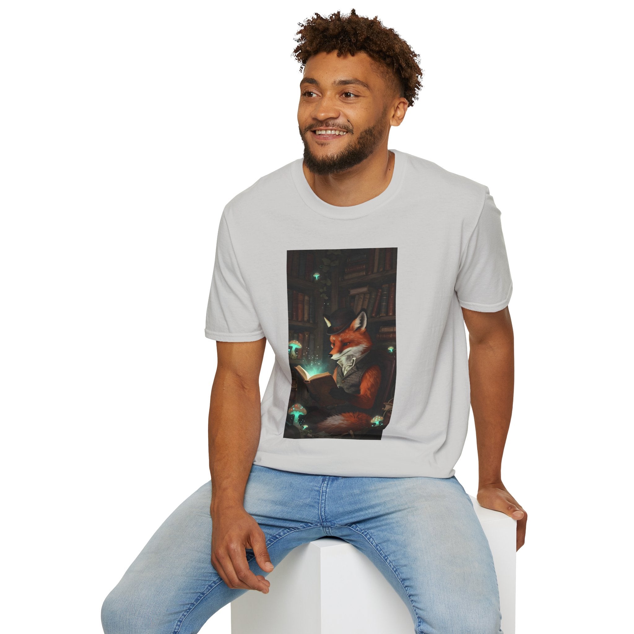 Fox Reading Book – T-Shirt